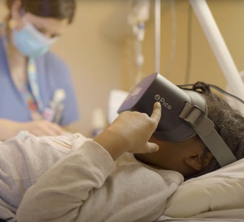 Des casques de réalité virtuelle utilisés lors de soins douloureux