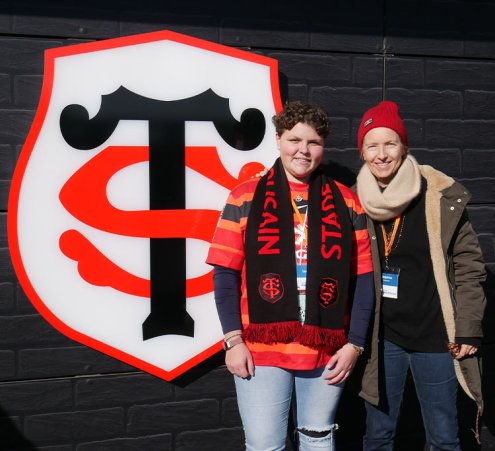 Lucie assiste à un match au stade Toulousain