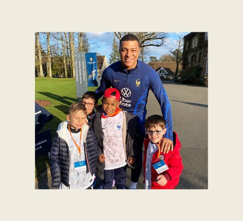 Des petits princes assistent &agrave; l'entra&icirc;nement de l'&eacute;quipe de France 