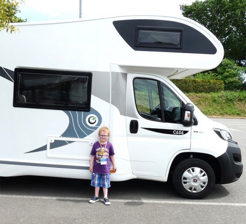 Owen r&ecirc;ve d'un tour en camping-car
