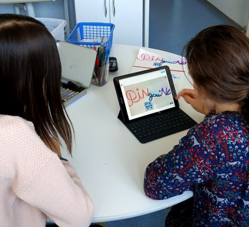 Des tablettes au service de la scolarité au CHU de Poitiers
