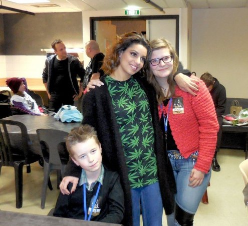 Deux fans à la rencontre de Tal