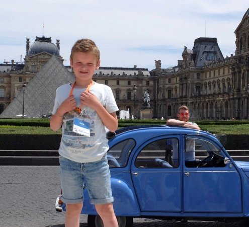 Un rêve, Paris en 2CV, une passion, les militaires