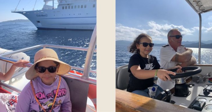 Amira monte &agrave; bord d'un bateau de croisi&egrave;re