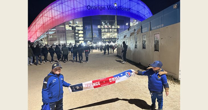 Kenzo assiste à un match au Velodrome