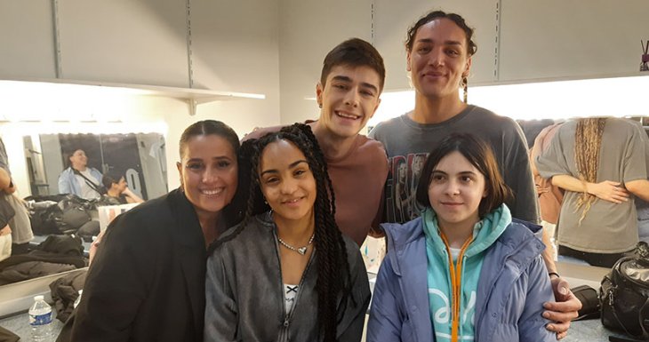 Louise rencontre les &eacute;l&egrave;ves de la Star Academy 