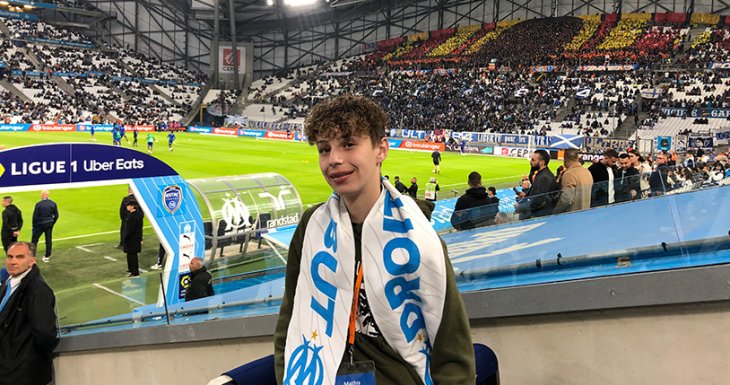 Mathis assiste &agrave; un match de l'OM 