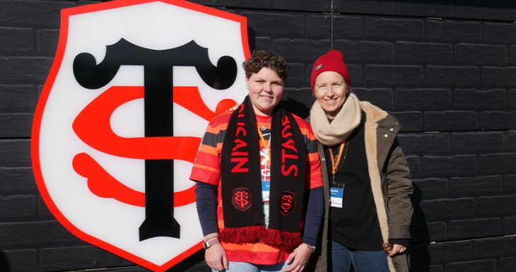 Lucie assiste à un match au stade Toulousain