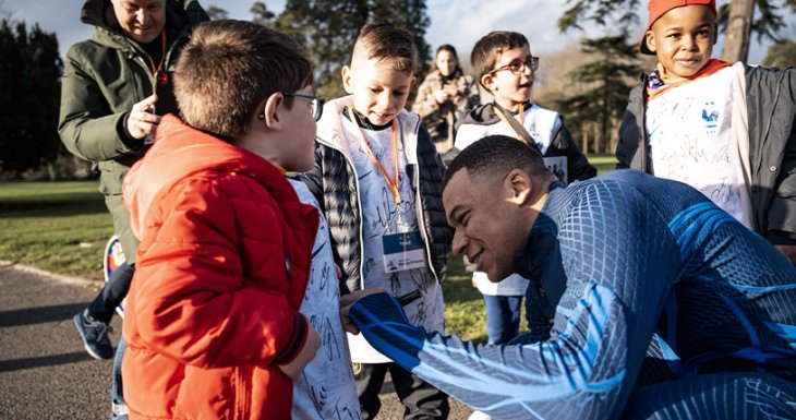 Des petits princes assistent &agrave; l'entra&icirc;nement de l'&eacute;quipe de France 
