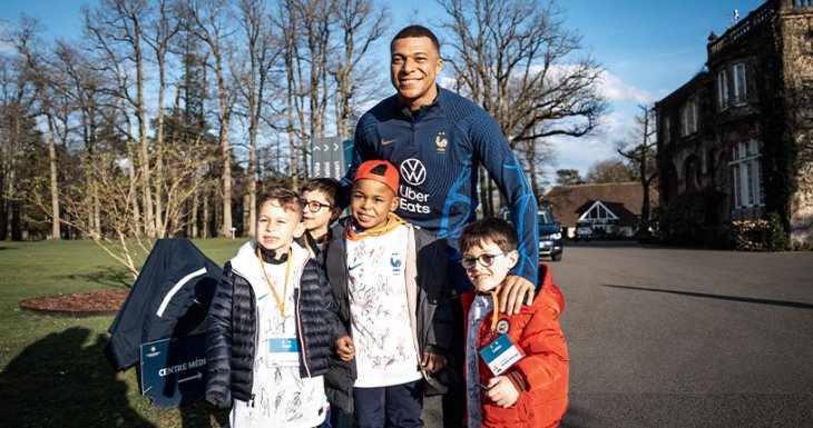 Des petits princes assistent &agrave; l'entra&icirc;nement de l'&eacute;quipe de France 