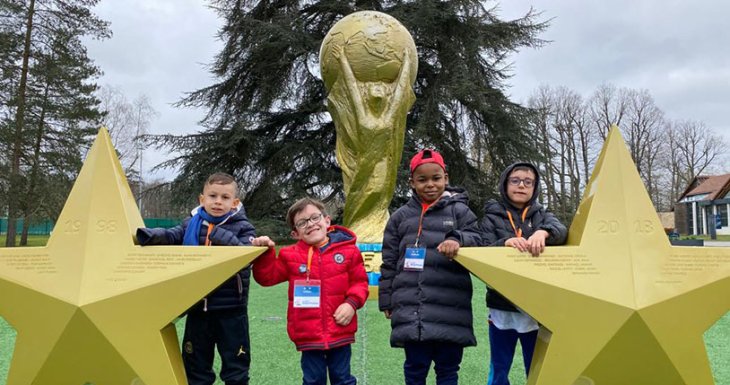 Des petits princes assistent &agrave; l'entra&icirc;nement de l'&eacute;quipe de France 