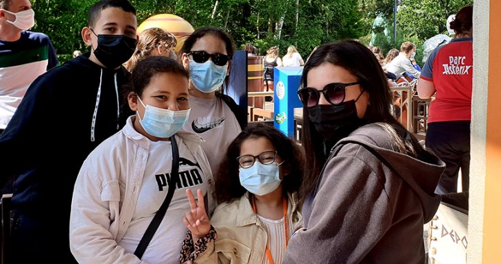 Un séjour au Parc Astérix pour Yasmine et sa famille