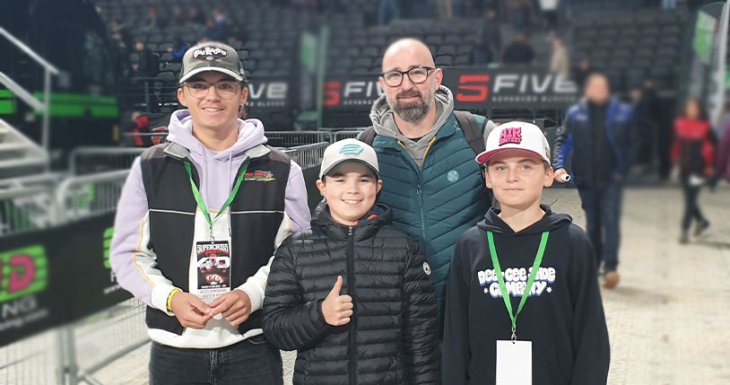 Uhain assiste au Super Cross