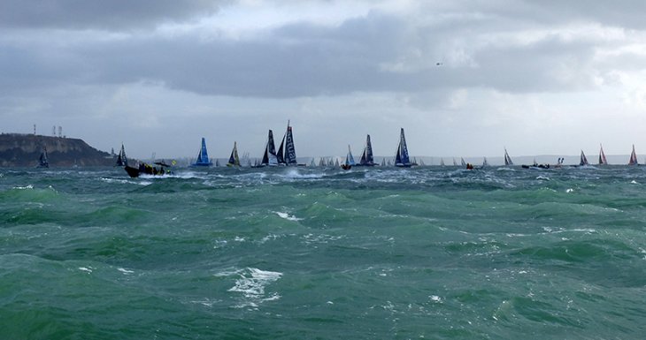 D&eacute;couvrir l'Imoca Apivia de Charlie Dalin