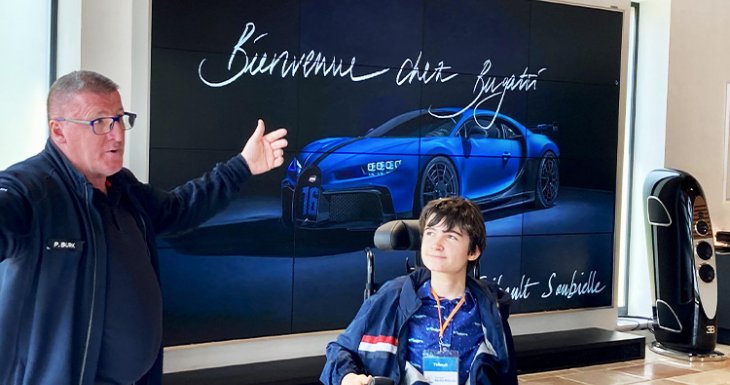 Thibault visite l'usine Bugatti 