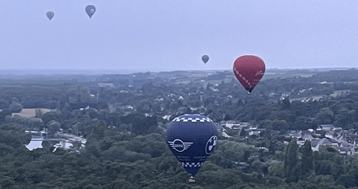 Riwan s'envole en montgolfi&egrave;re 