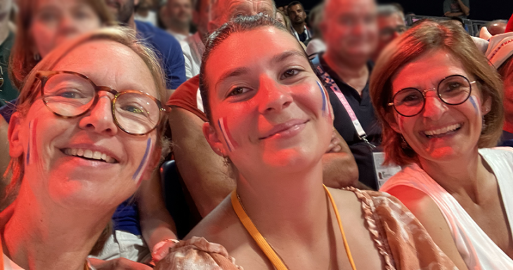 Emma assiste &agrave; l'&eacute;preuve de Judo 