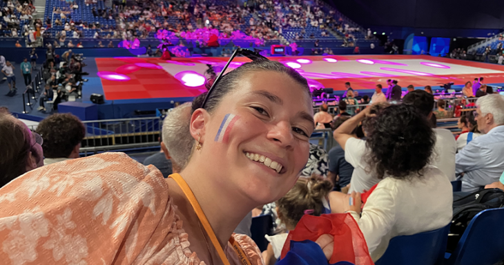 Emma assiste &agrave; l'&eacute;preuve de Judo 