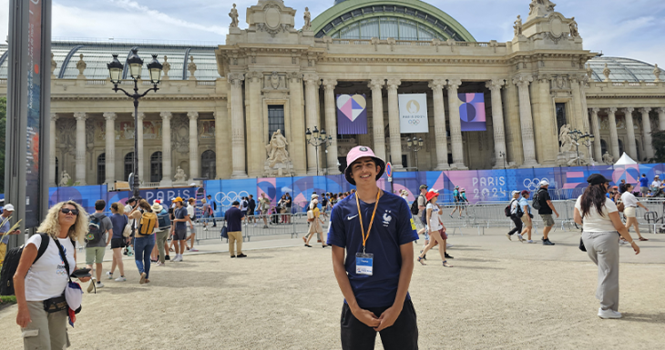 Thomas assiste à la finale d'une épreuve des JO2024