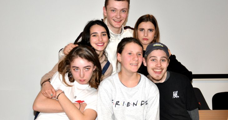 Rencontrer "Les Bracelets Rouges"