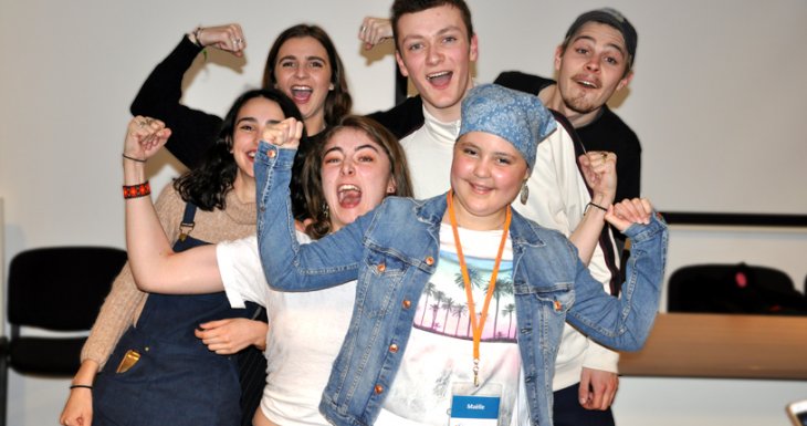 Rencontrer "Les Bracelets Rouges"