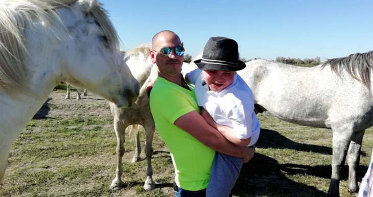 Roméo et les chevaux de Camargue
