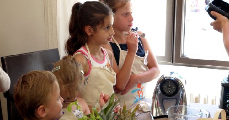 Des enfants de la Timone cuisinent avec des chefs &eacute;toil&eacute;s
